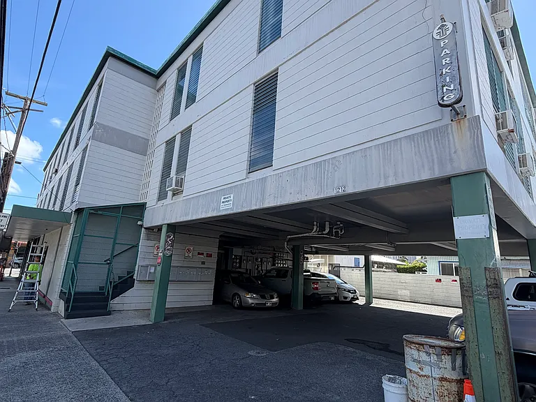 1096 S Beretania St #206 — Photo 7