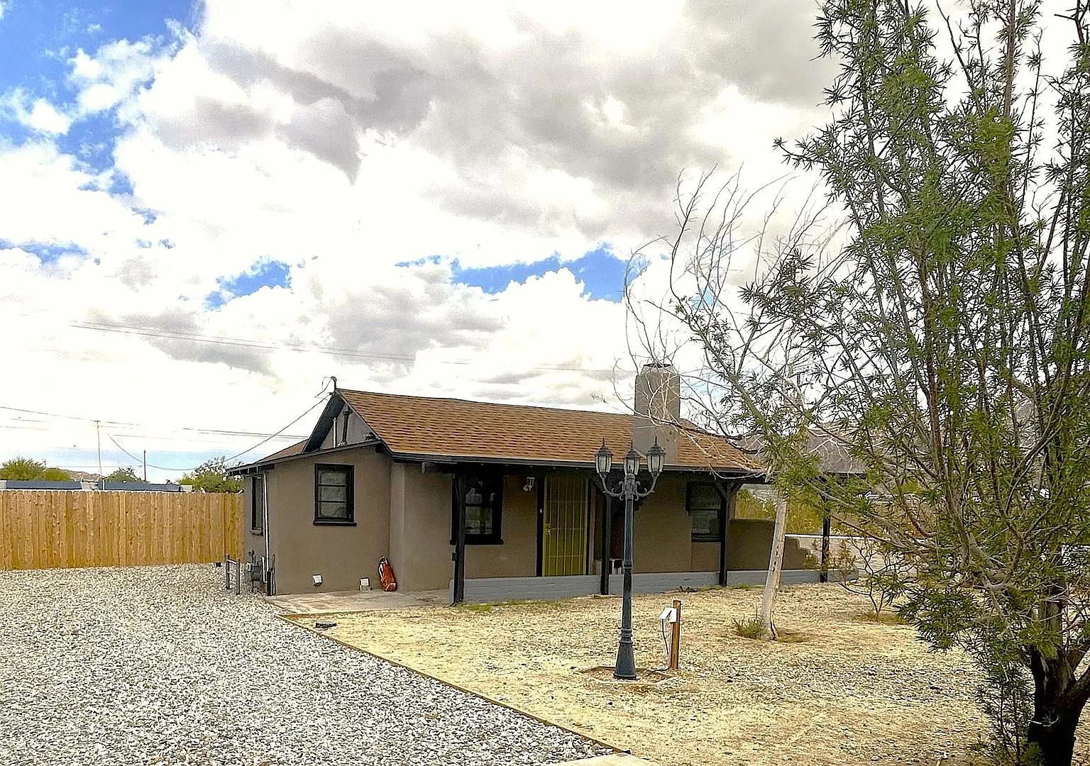 Newly Renovated 2 Bedroom 1 Bathroom Home — Photo 1