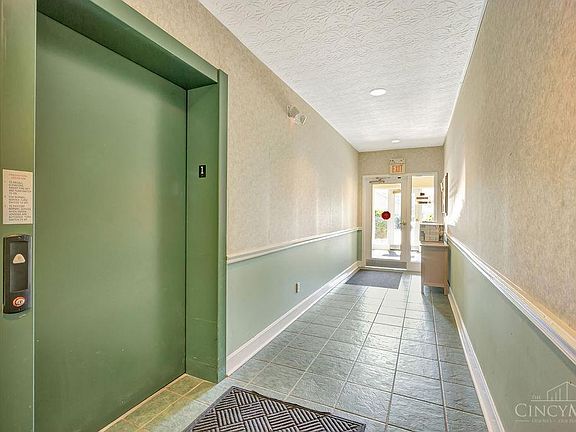 5th image of 4921 N Arbor Woods Ct APT 202