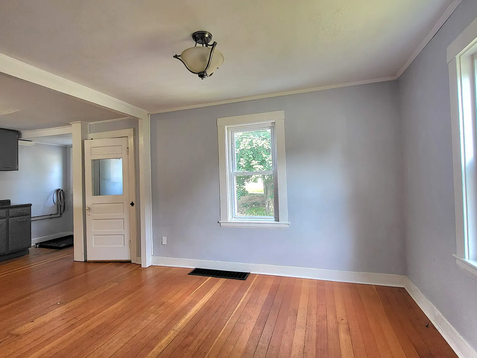 2 bed, 1100 sqft, $2,050 — Photo 2