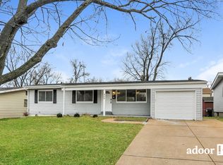 906 Holiday Ave, Hazelwood, MO 63042