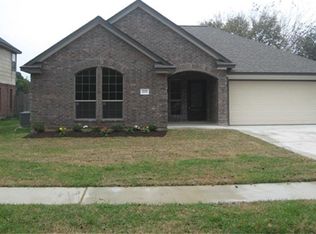 205 Trail Ride Rd, Angleton, TX 77515