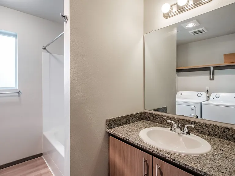 Cherry Glen Apartments — Photo 41