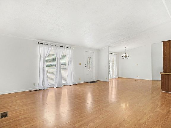 5th image of 4705 Pearl Rd