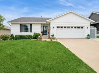 955 Emerald St, Marion, IA 52302