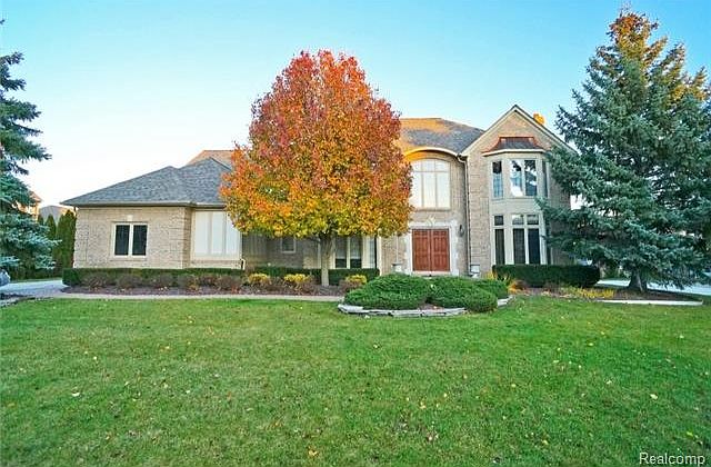 1st image of 5570 Woodfield Dr
