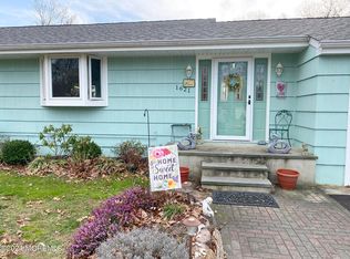 1621 Forge Pond Rd, Brick, NJ 08724