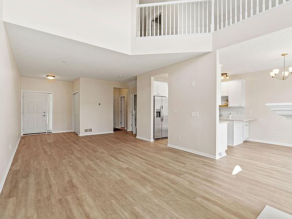 5th image of 1353 White Oak Dr