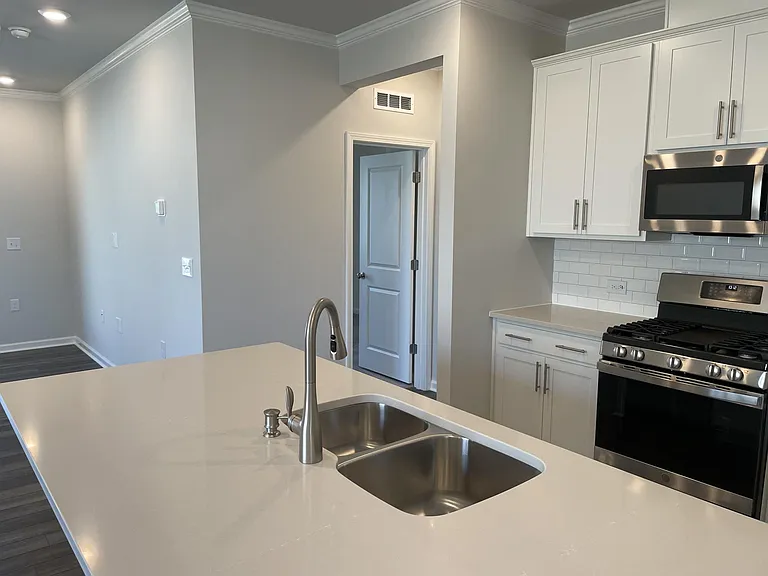 1201 Matterhorn Dr — Photo 4