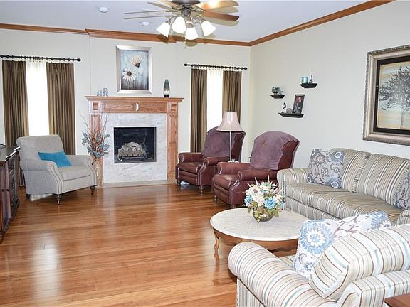 4th image of 1009 W Washington Cir