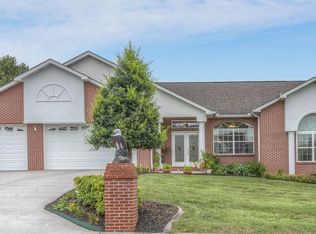 615 Riverbrook Dr, Sevierville, TN 37862