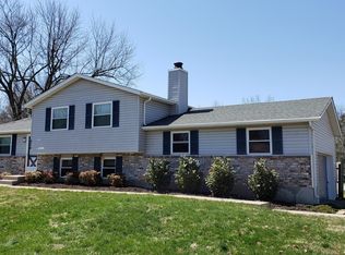 4716 Lunenburg Dr, Worthington Hills, KY 40245