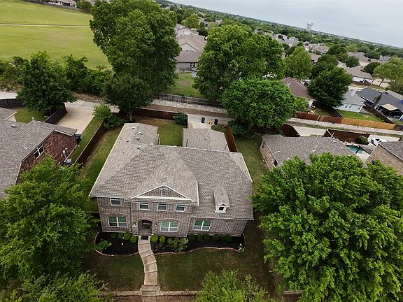 3rd image of 12809 Spring Hill Dr