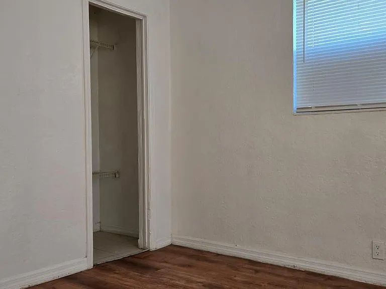 112 Newton Rd — Photo 12
