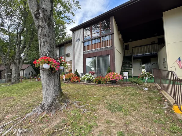86 Arrowwood Court #B, Manalapan, NJ 07726