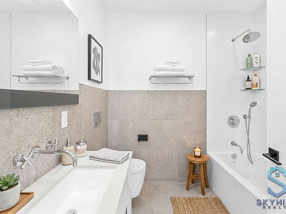 3rd image of 1200 Decatur St #101