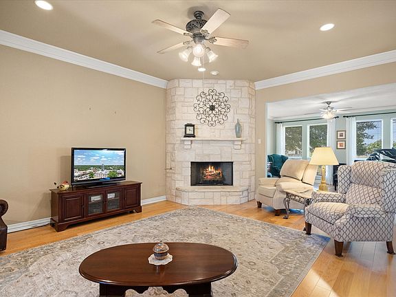 3rd image of 2101 W Emerald Bend Ct