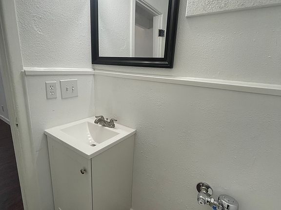 4th image of 1401 Olive St