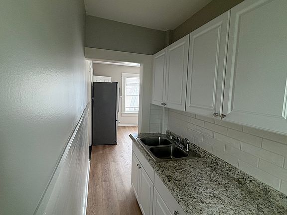 5th image of 244 Notre Dame Ave #3