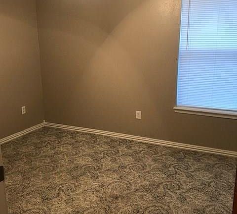 4th image of 709 Lynch Dr