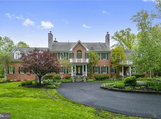 10190 Milstead Rd, Great Falls, VA 22066