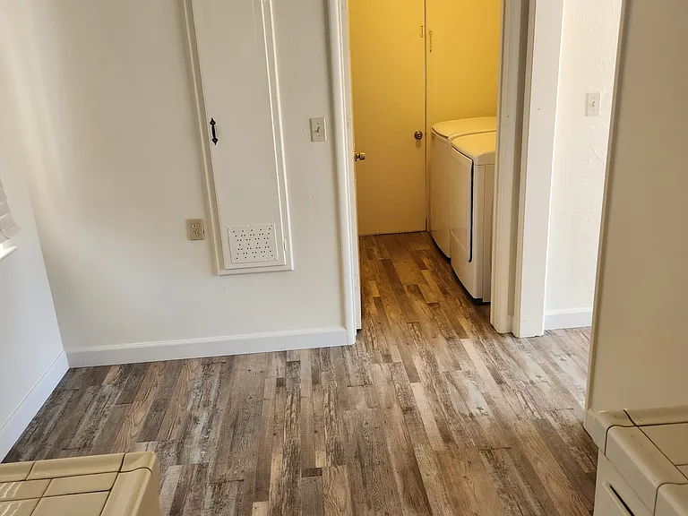 2420 E Pontiac Way — Photo 13