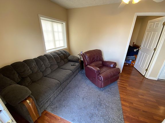 2nd image of 924-926 W 11th Ave #11136068