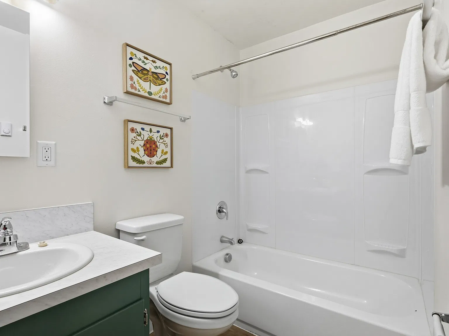 2760 Willamette St — Photo 4