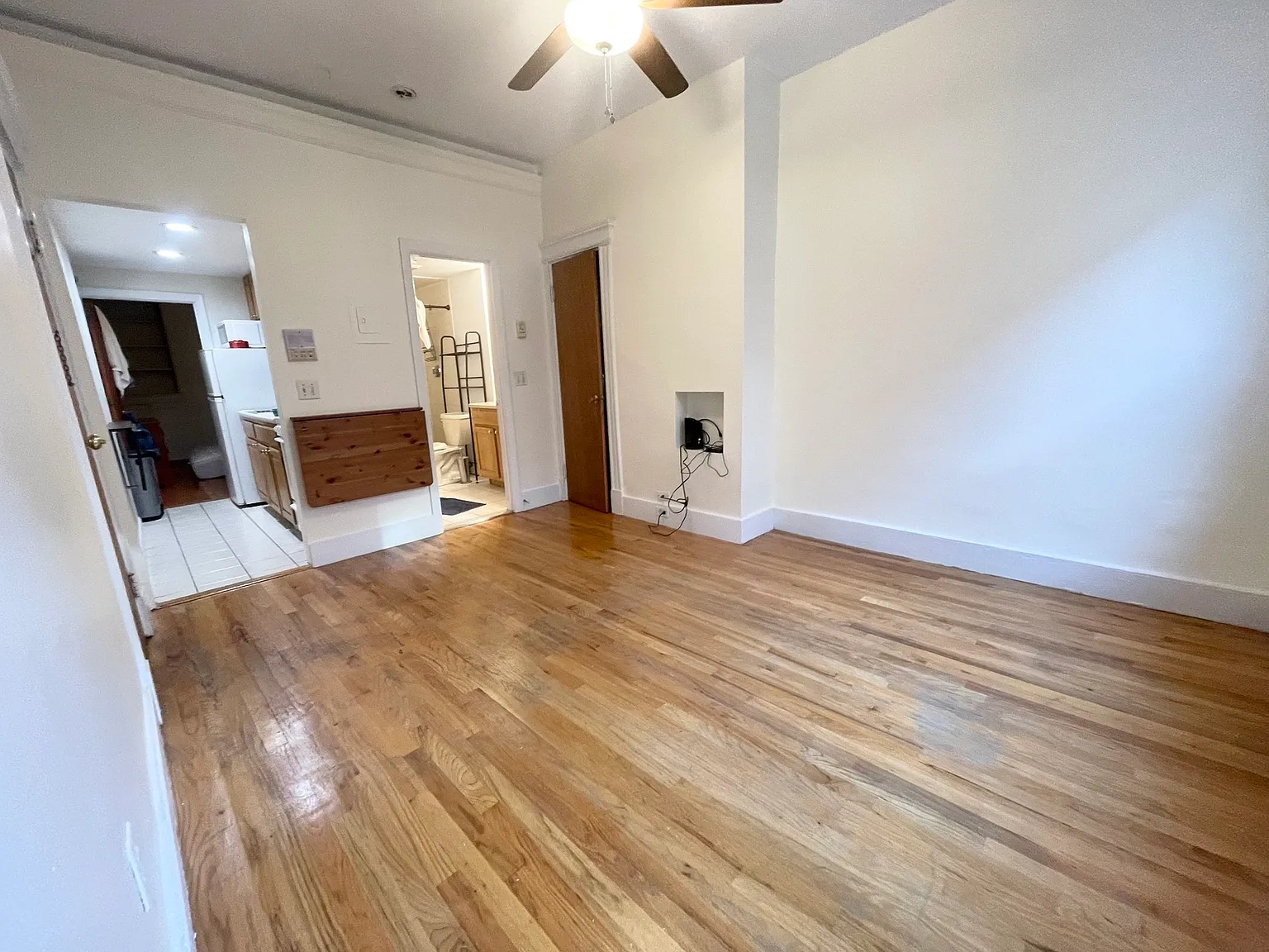 Studio, 500 sqft, $2,500 — Photo 2