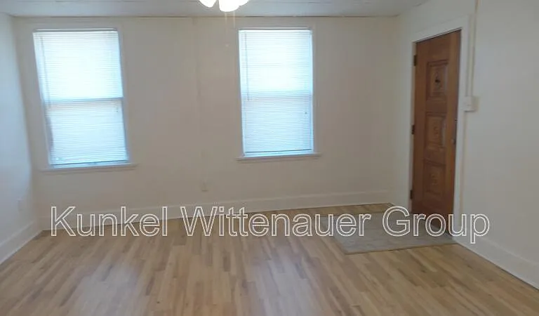 324 N Jackson St — Photo 2