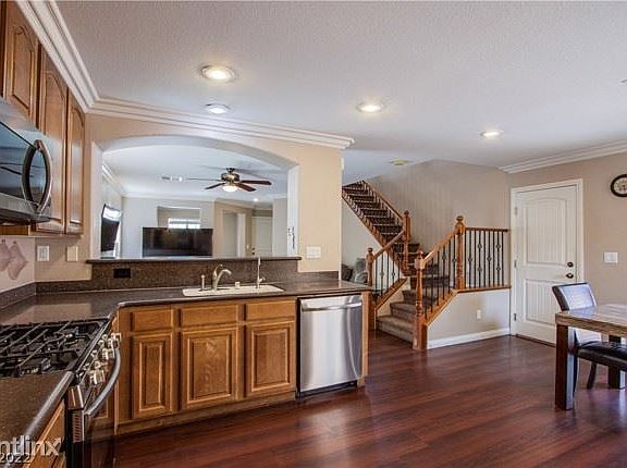 5th image of 706 Thornford St