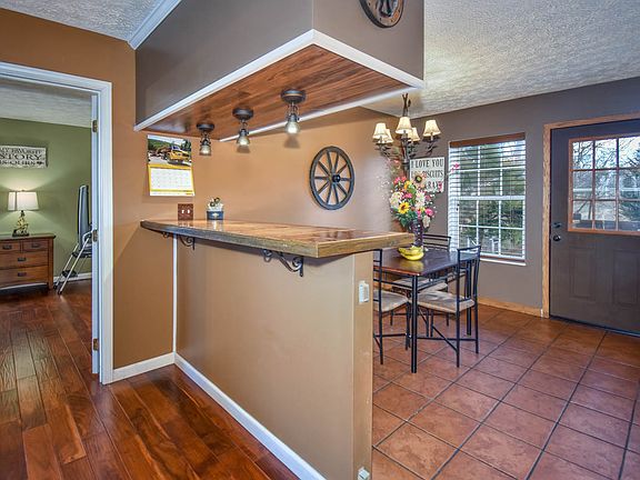 5th image of 1930 Pine View Dr