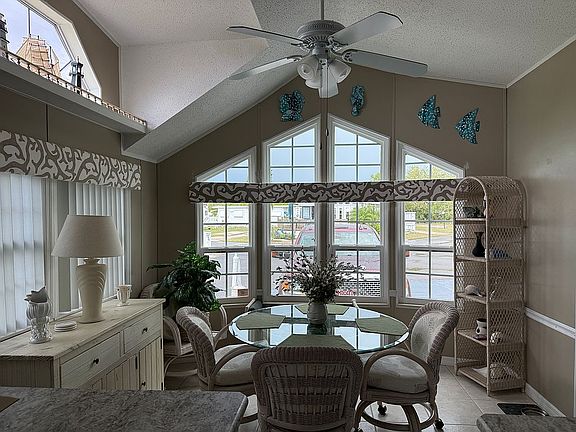 4th image of 800 Kay Rd NE #1076