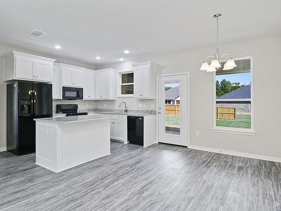 4th image of 242 Oak Valley Dr