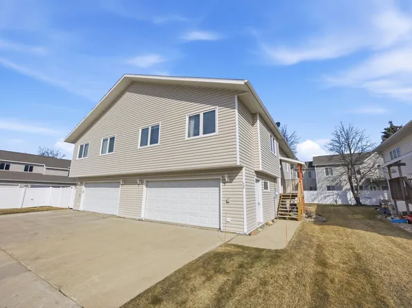 52 Pinewood Blvd, West Fargo, ND 58078