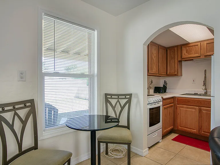 502 W Roma Ave #B — Photo 9