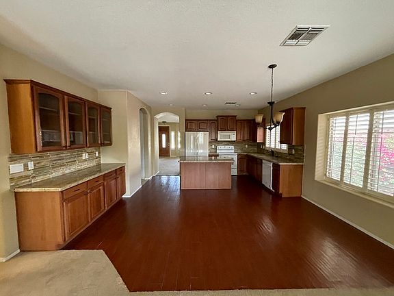 5th image of 1117 E Carob Dr