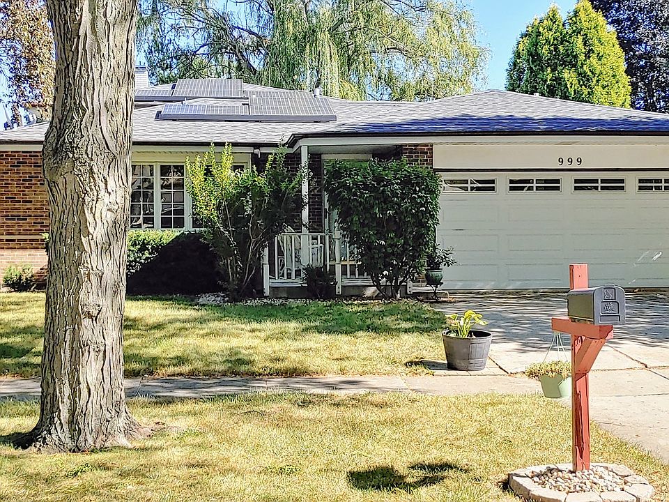 1st image of 999 Balsam Ln
