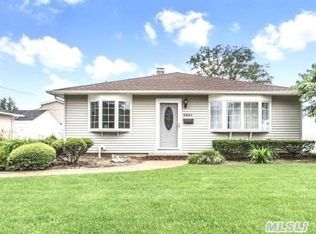 2447 Willoughby Ave, Seaford, NY 11783