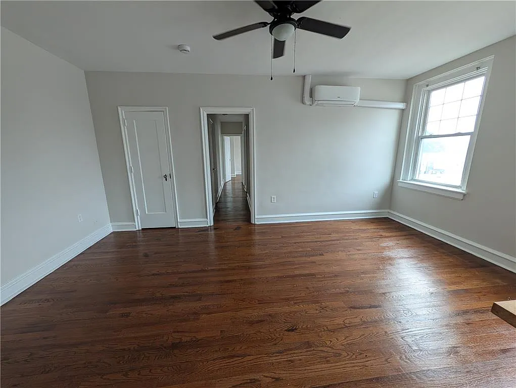 2 bed, 1.0 bath, 708 sqft, $1,600 — Photo 4