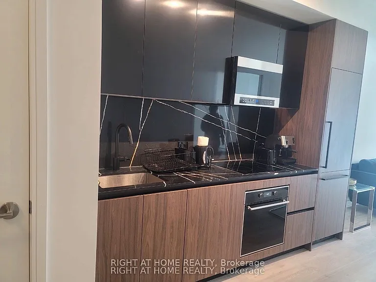 425 Front St E #516 — Photo 3
