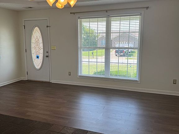 5th image of 762 John Austin Ln