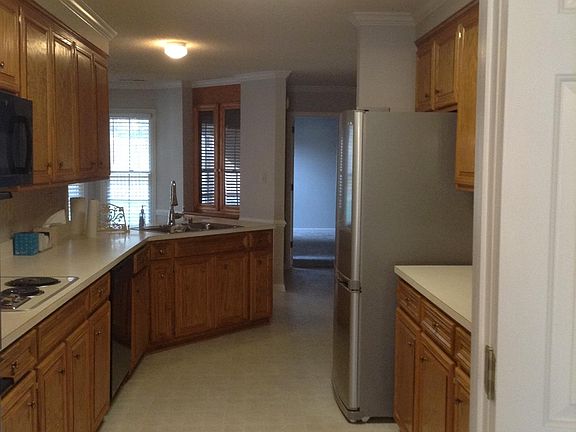 5th image of 202 Crownwood Ct SW