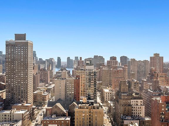4th image of 407 Park Ave S #Penthouse C
