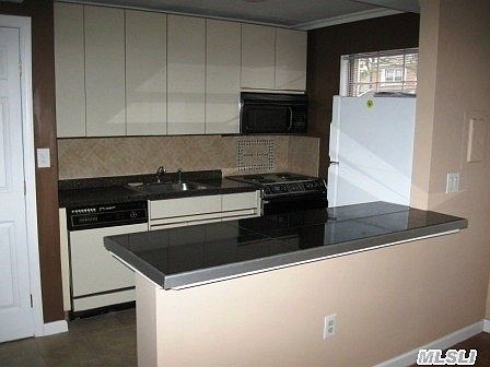 5th image of 218 Towne House Vlg