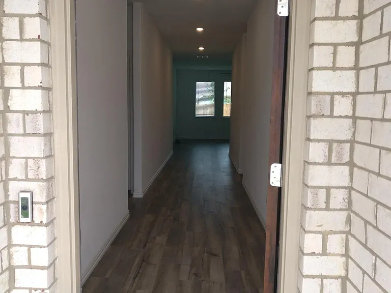 1216 Smoketree Ln — Photo 2