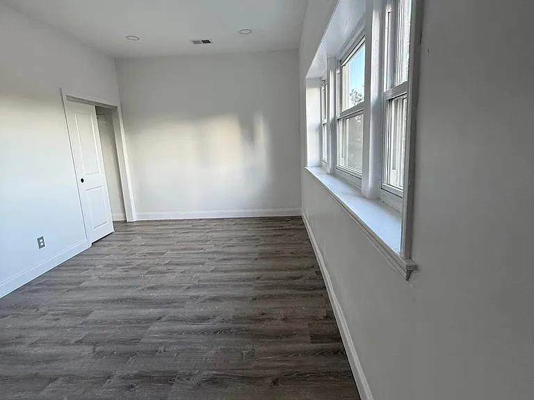 22-24 Ferry St #3 — Photo 10