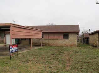 808 N Clay St, Henrietta, TX 76365