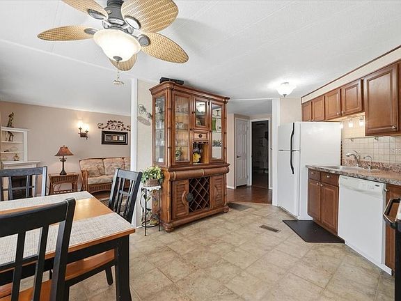 4th image of 1610 REYNOLDS ROAD #194