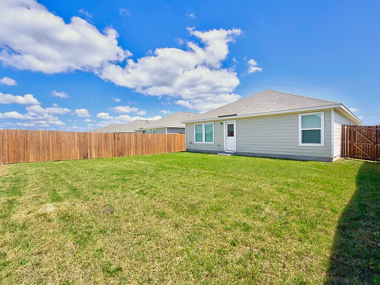 320 Dewberry St — Photo 27